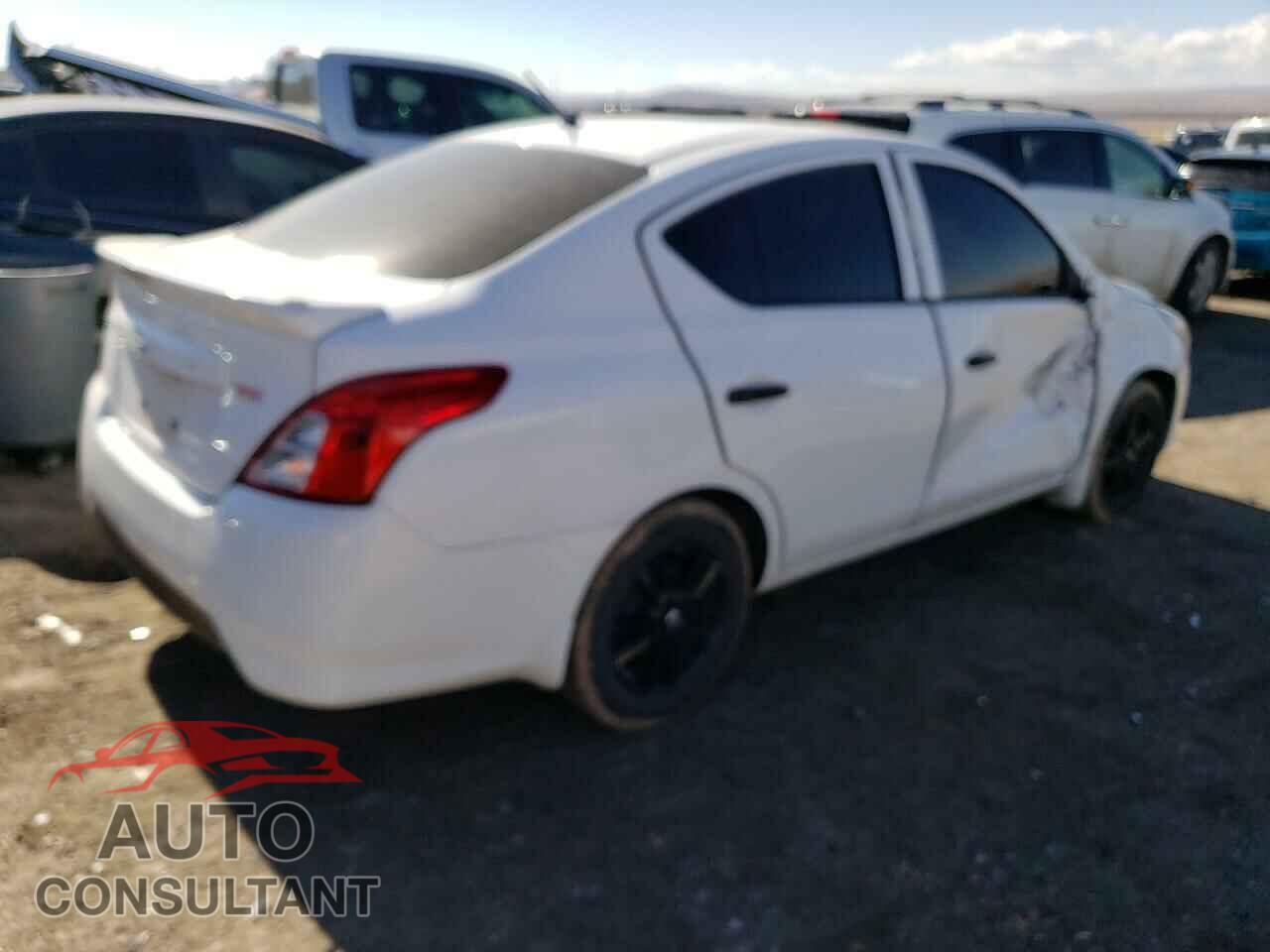 NISSAN VERSA 2018 - 3N1CN7AP1JL808917