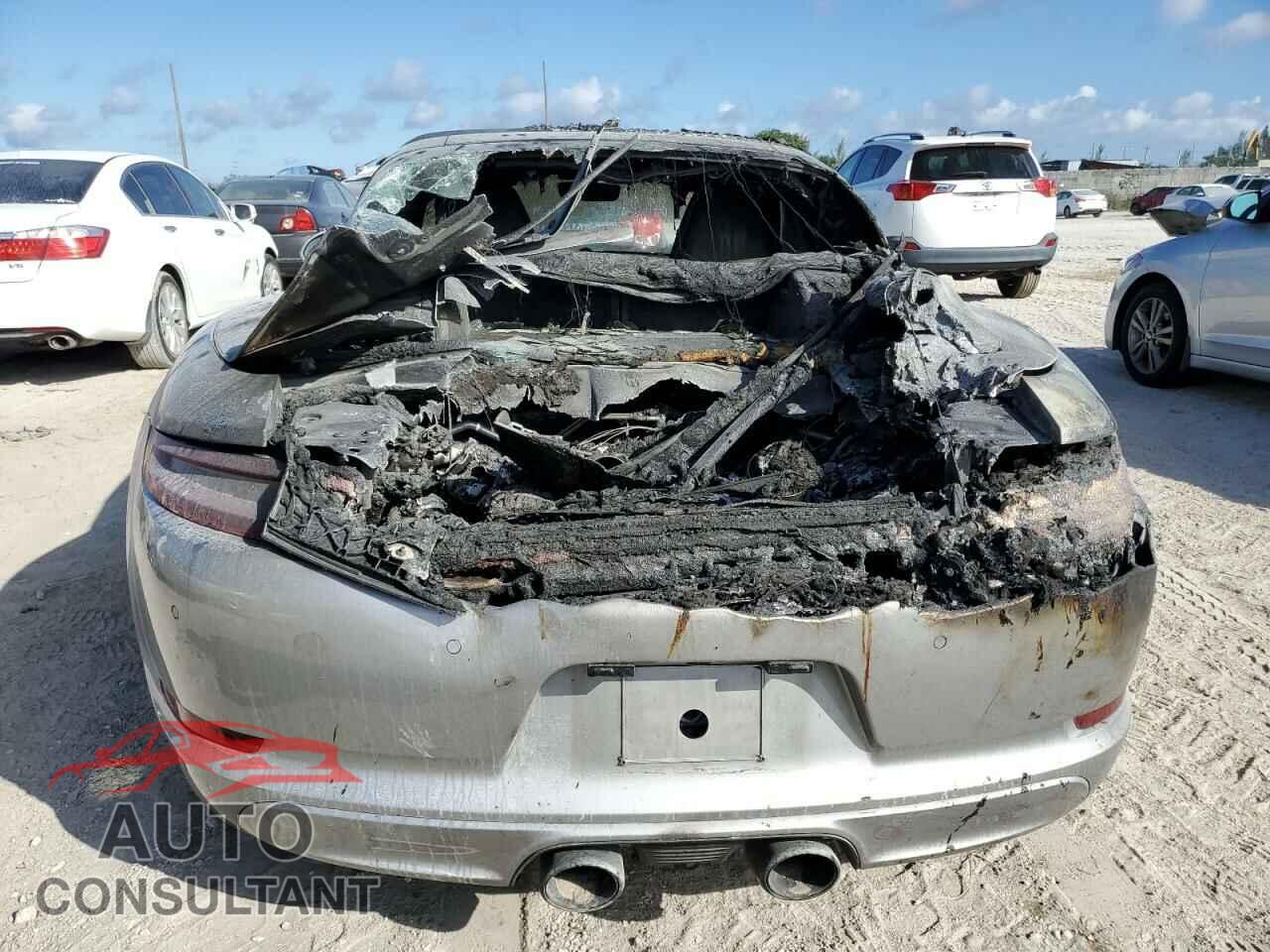 PORSCHE 911 2018 - WP0BB2A92JS134302