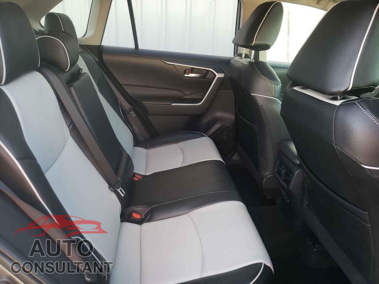 TOYOTA RAV4 2019 - JTMP1RFV3KD504833