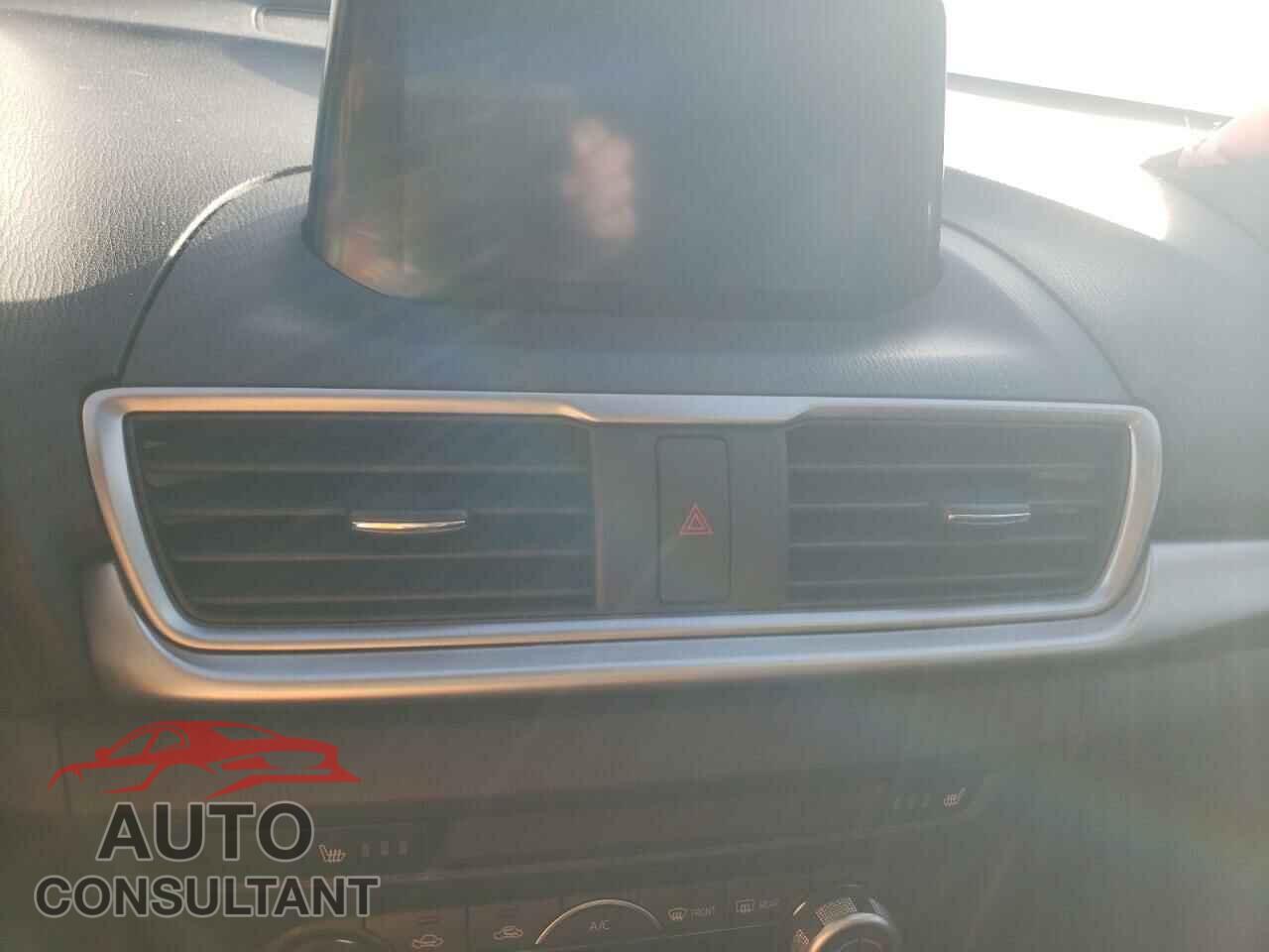 MAZDA 3 2017 - 3MZBN1V71HM136584