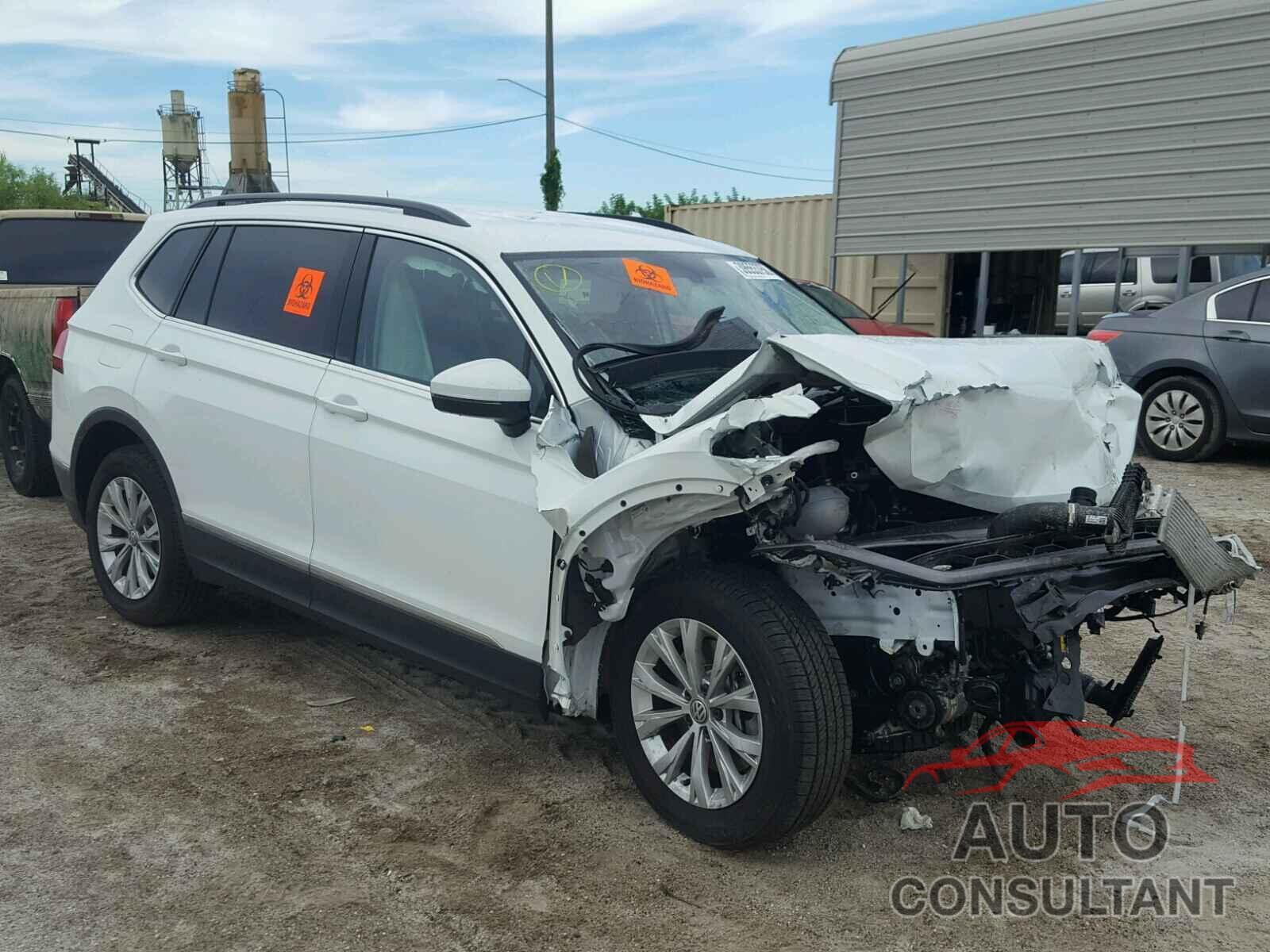 VOLKSWAGEN TIGUAN SE 2018 - 3VV3B7AX6JM020846