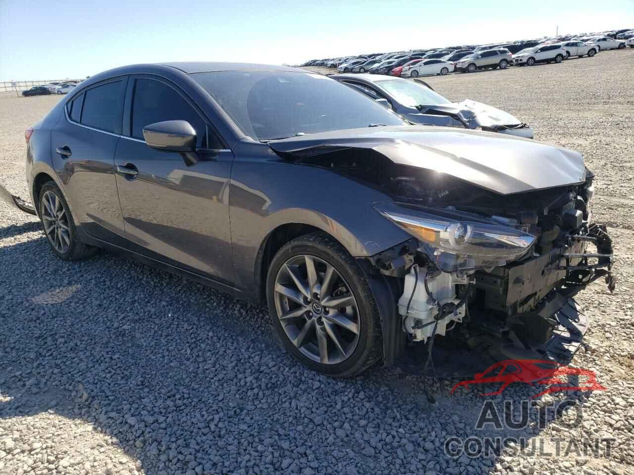 MAZDA 3 2018 - 3MZBN1W38JM221598