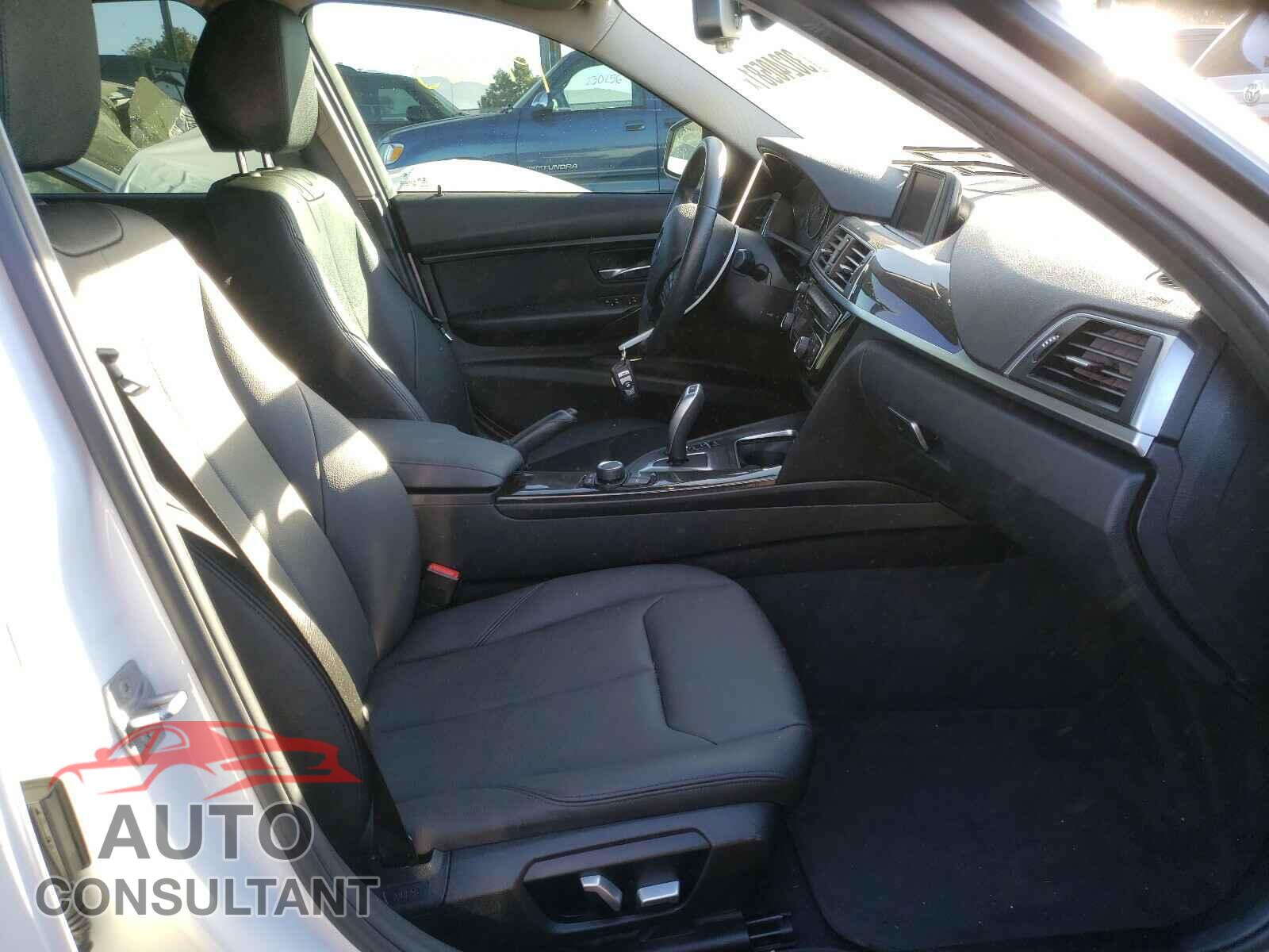 BMW 3 SERIES 2018 - WBA8A9C56JAH14593