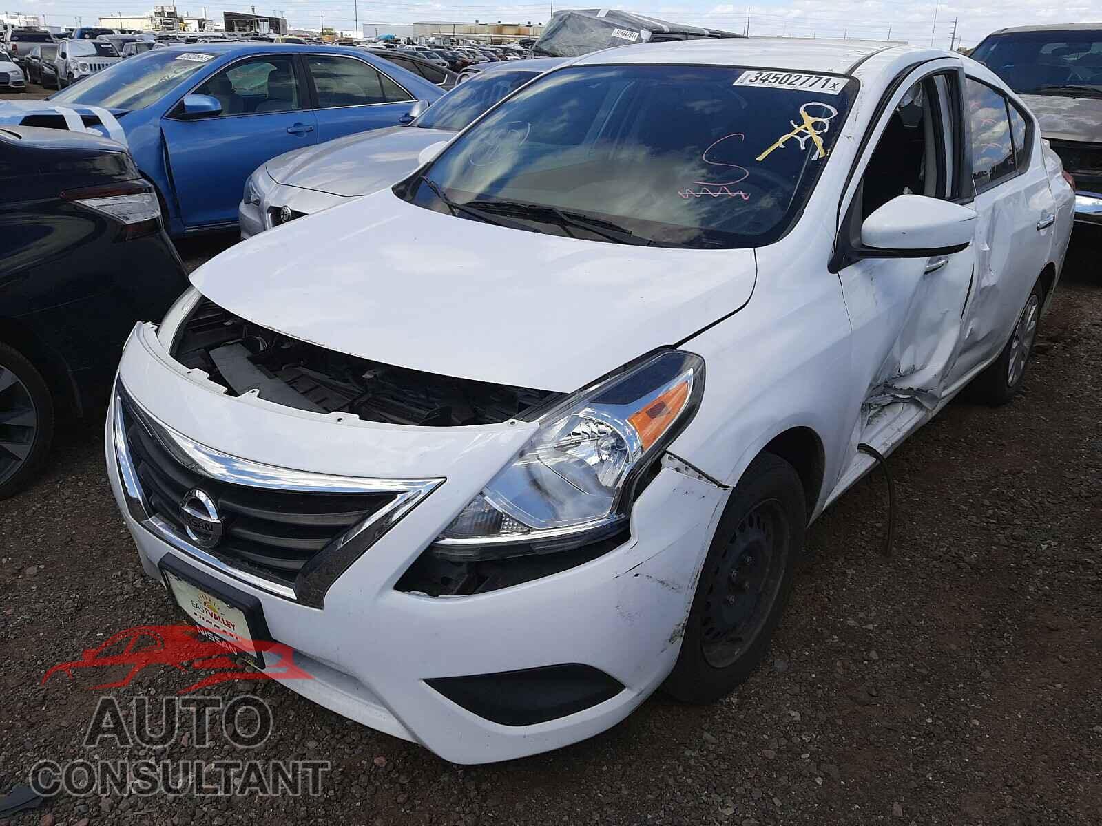 NISSAN VERSA 2018 - 5YFEPMAE6NP291961