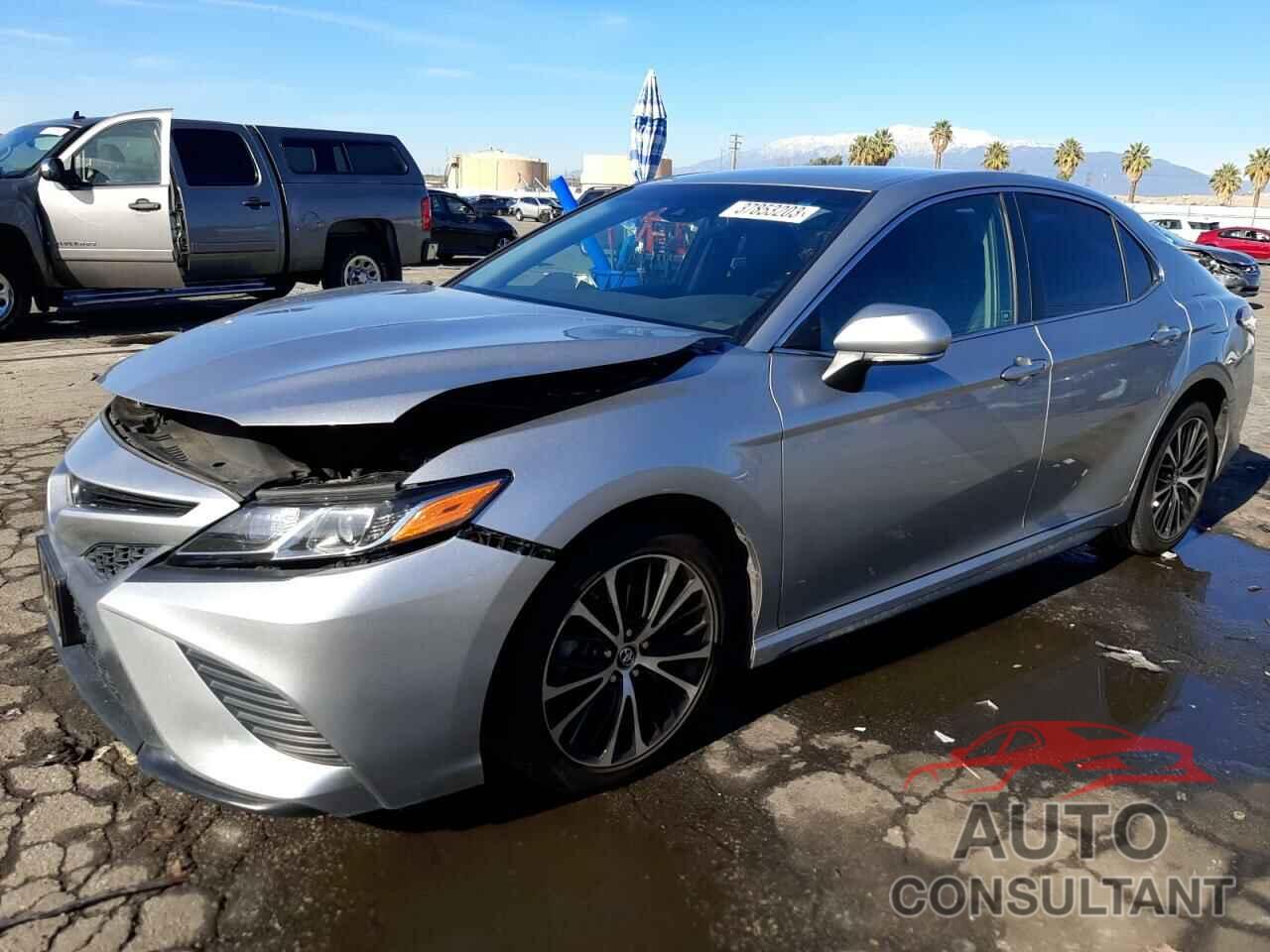 TOYOTA CAMRY 2018 - 4T1B11HK0JU158474