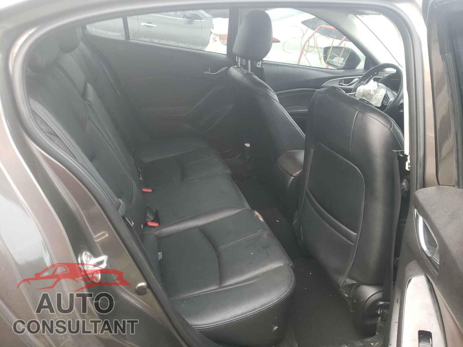 MAZDA 3 2018 - 3MZBN1V32JM174196