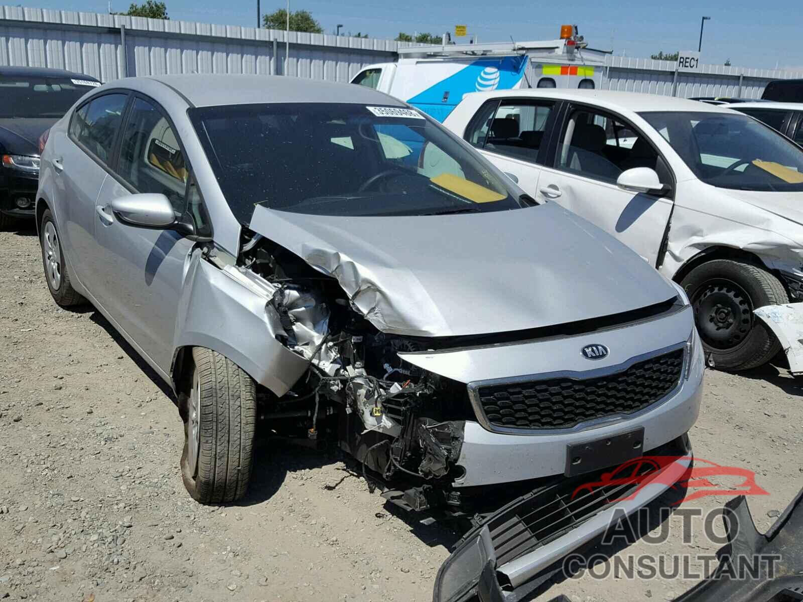 KIA FORTE 2018 - 3KPFK4A76JE208903