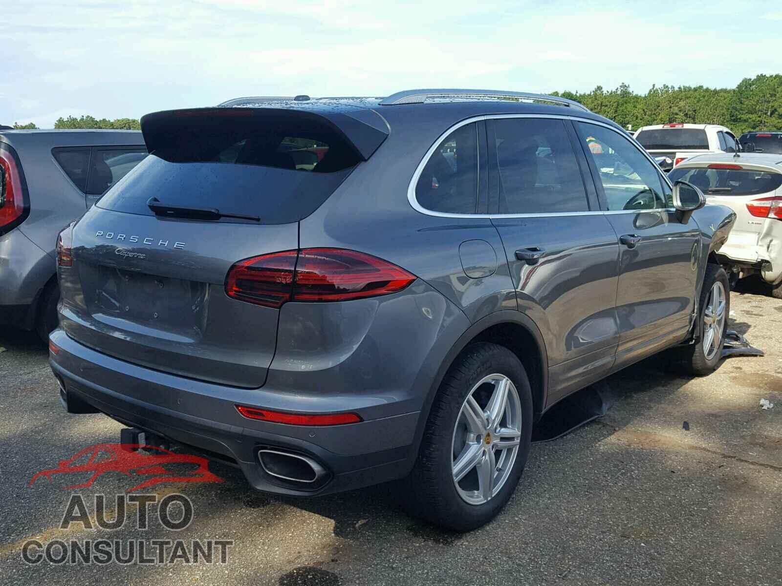 PORSCHE CAYENNE 2016 - WP1AA2A24GKA11352