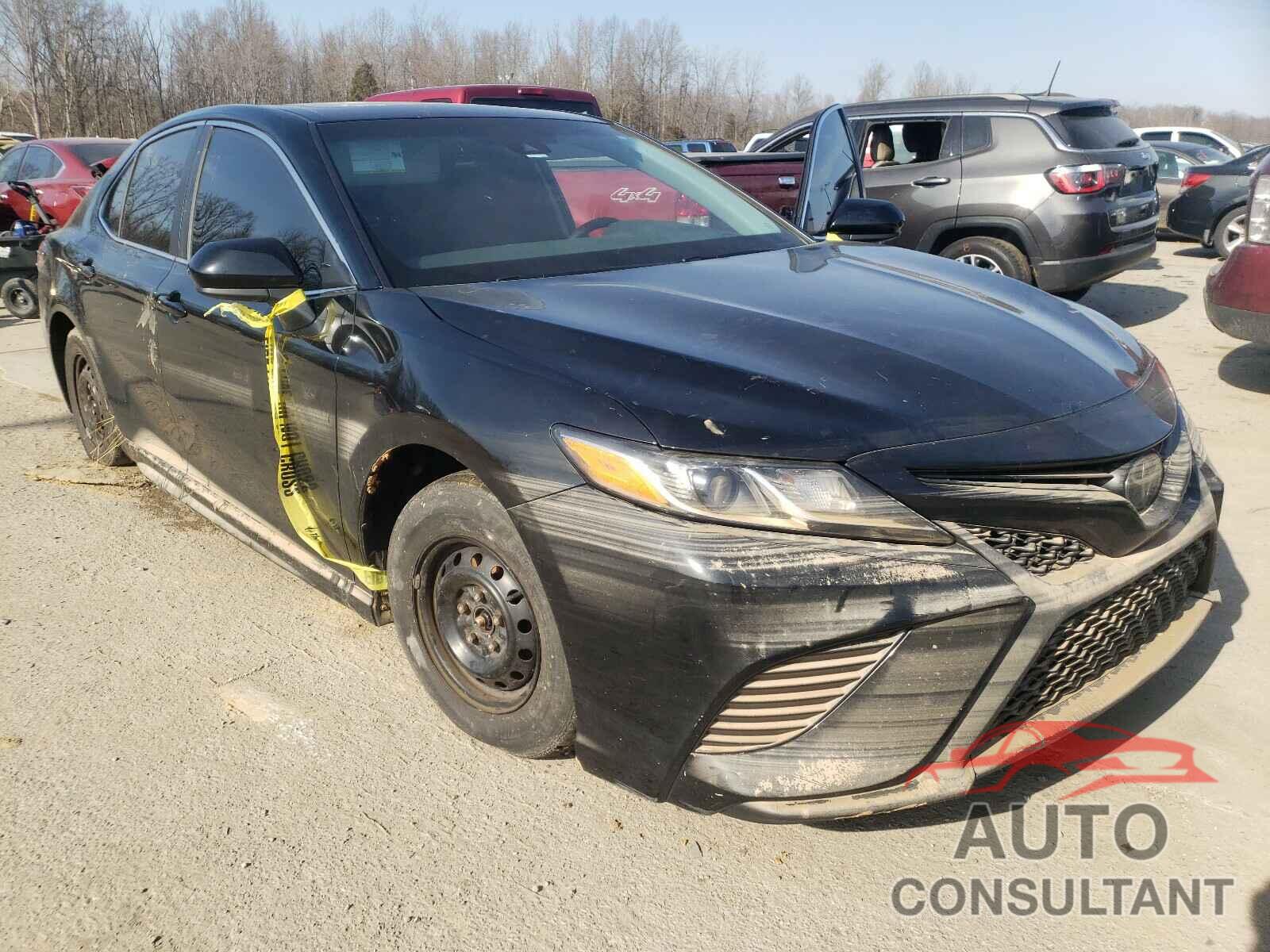 TOYOTA CAMRY 2018 - 4T1B11HK2JU139215