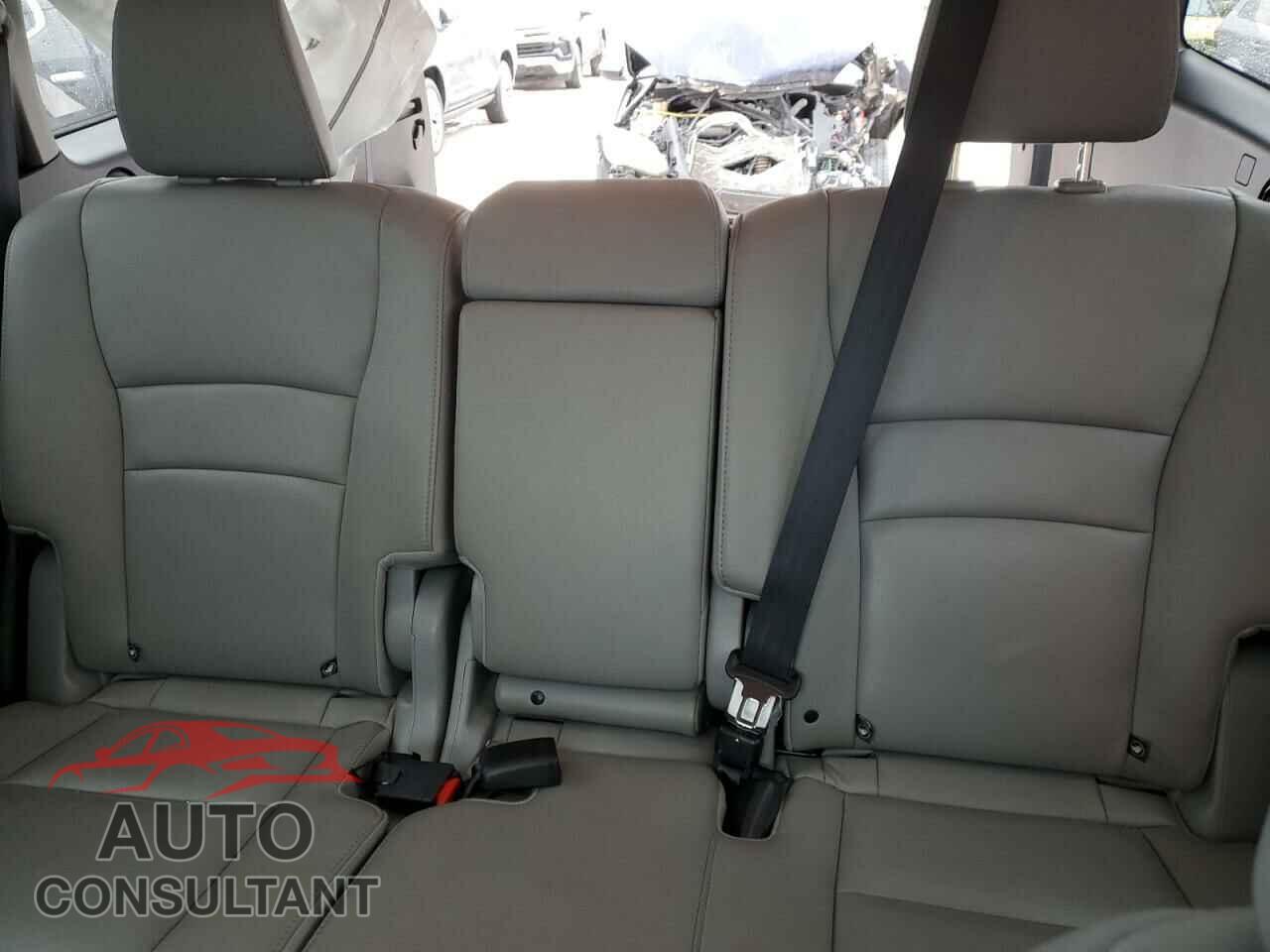 HONDA PILOT 2017 - 5FNYF6H92HB071222