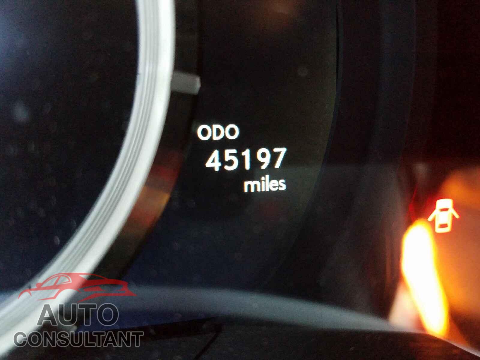 LEXUS IS 2016 - JTHBA1D2XG5003104