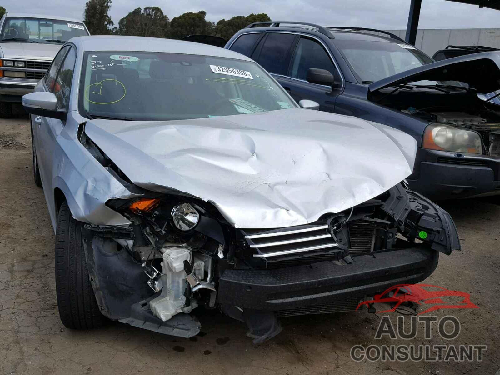 VOLKSWAGEN PASSAT 2015 - 1VWAT7A31FC076814