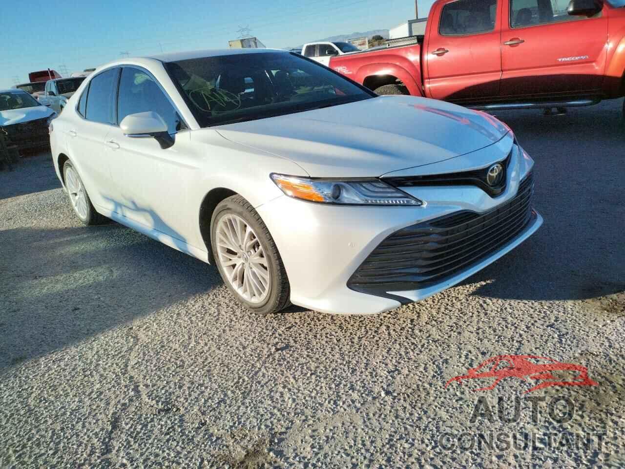 TOYOTA CAMRY 2018 - 4T1B11HK5JU005721
