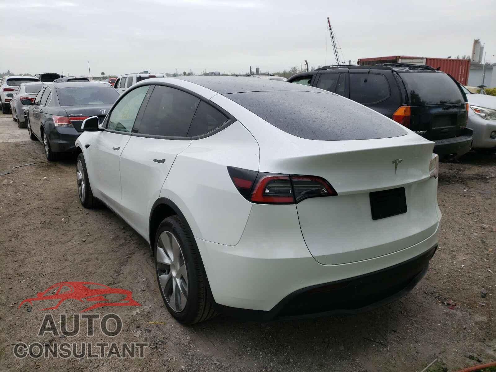 TESLA MODEL Y 2021 - 5YJYGDED8MF105507