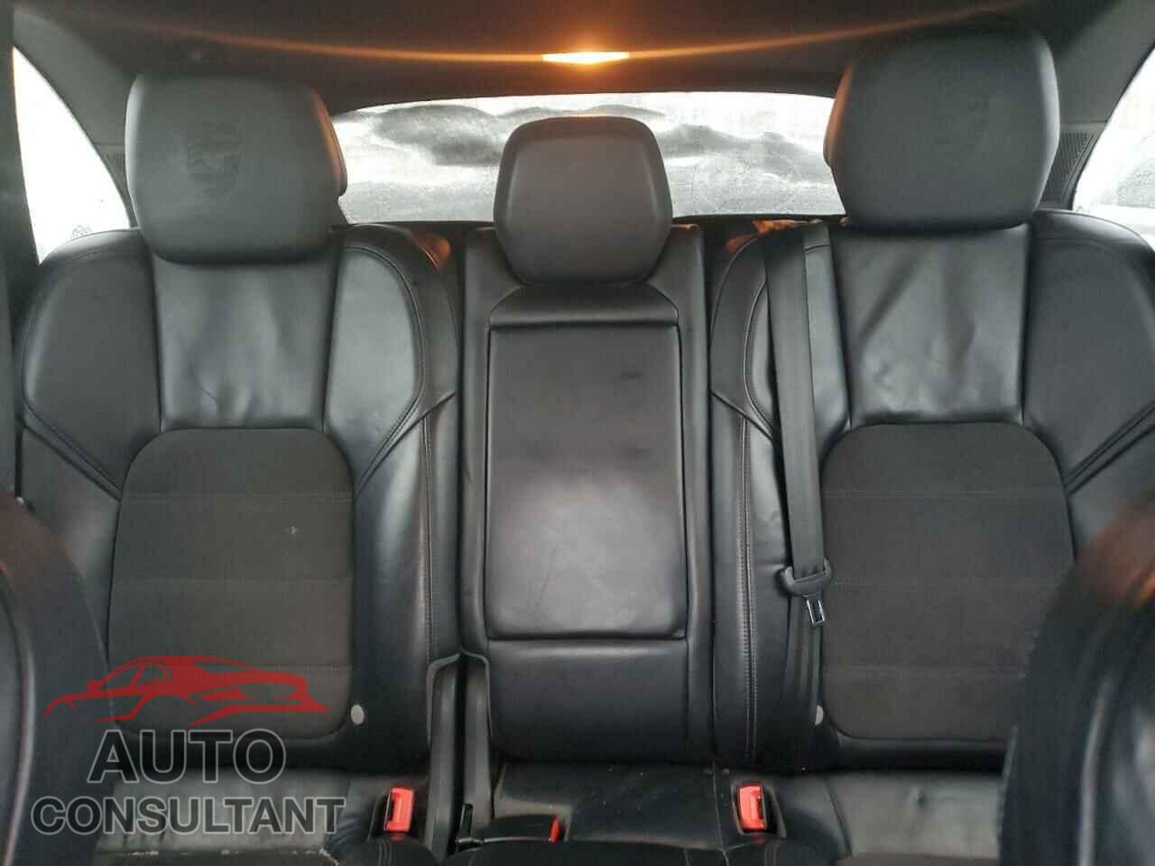 PORSCHE CAYENNE 2017 - WP1AA2A24HKA81970