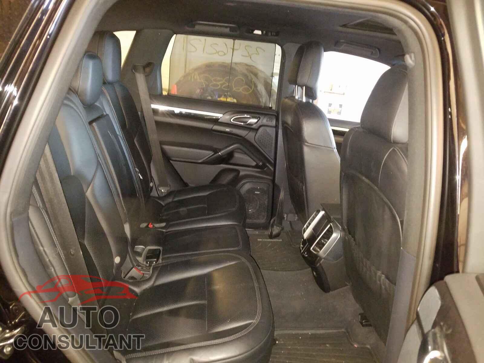 PORSCHE CAYENNE 2016 - WP1AA2A29GKA11315