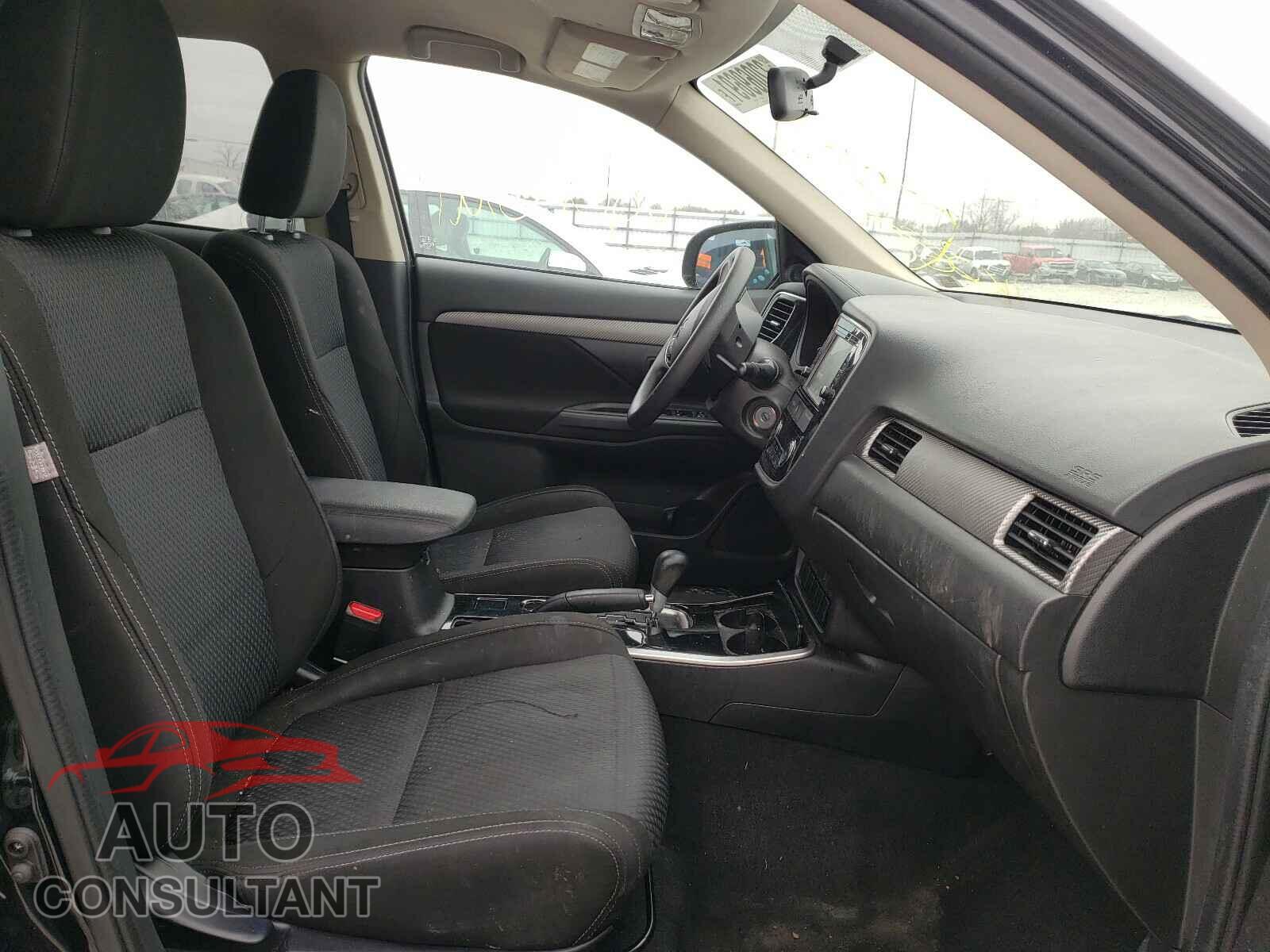 MITSUBISHI OUTLANDER 2018 - JA4AD2A38JZ037687
