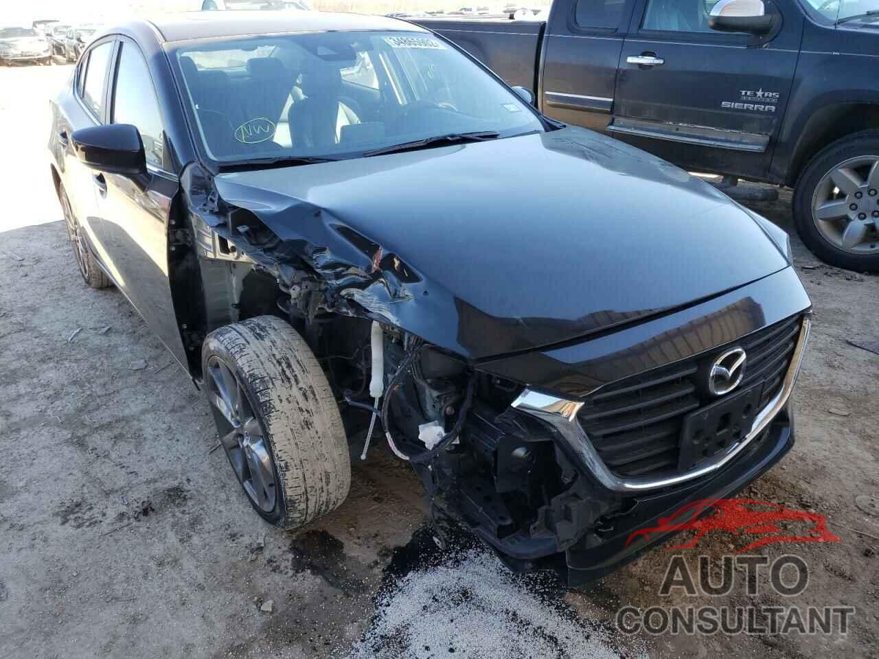 MAZDA 3 2018 - 3MZBN1V33JM199284