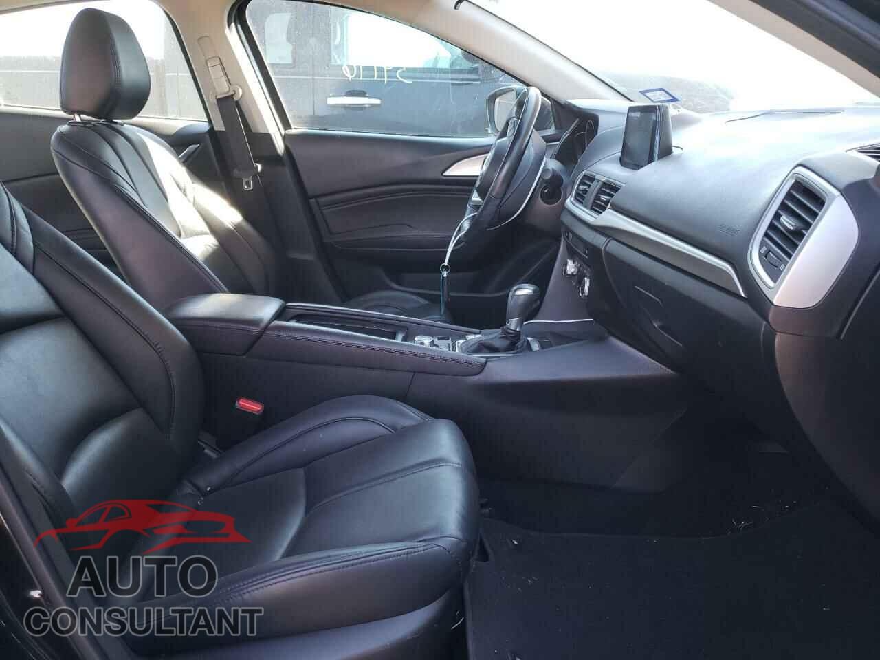 MAZDA 3 2018 - 3MZBN1V33JM199284
