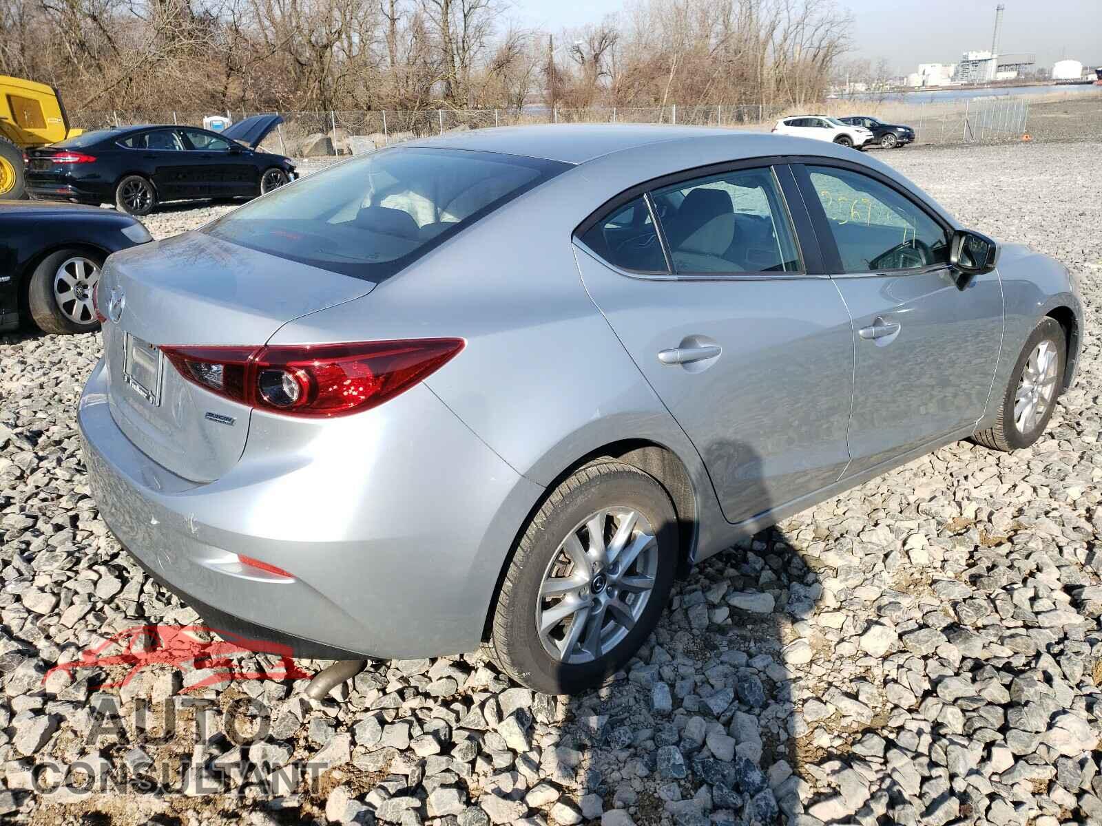 MAZDA 3 2018 - 3MZBN1U73JM222681