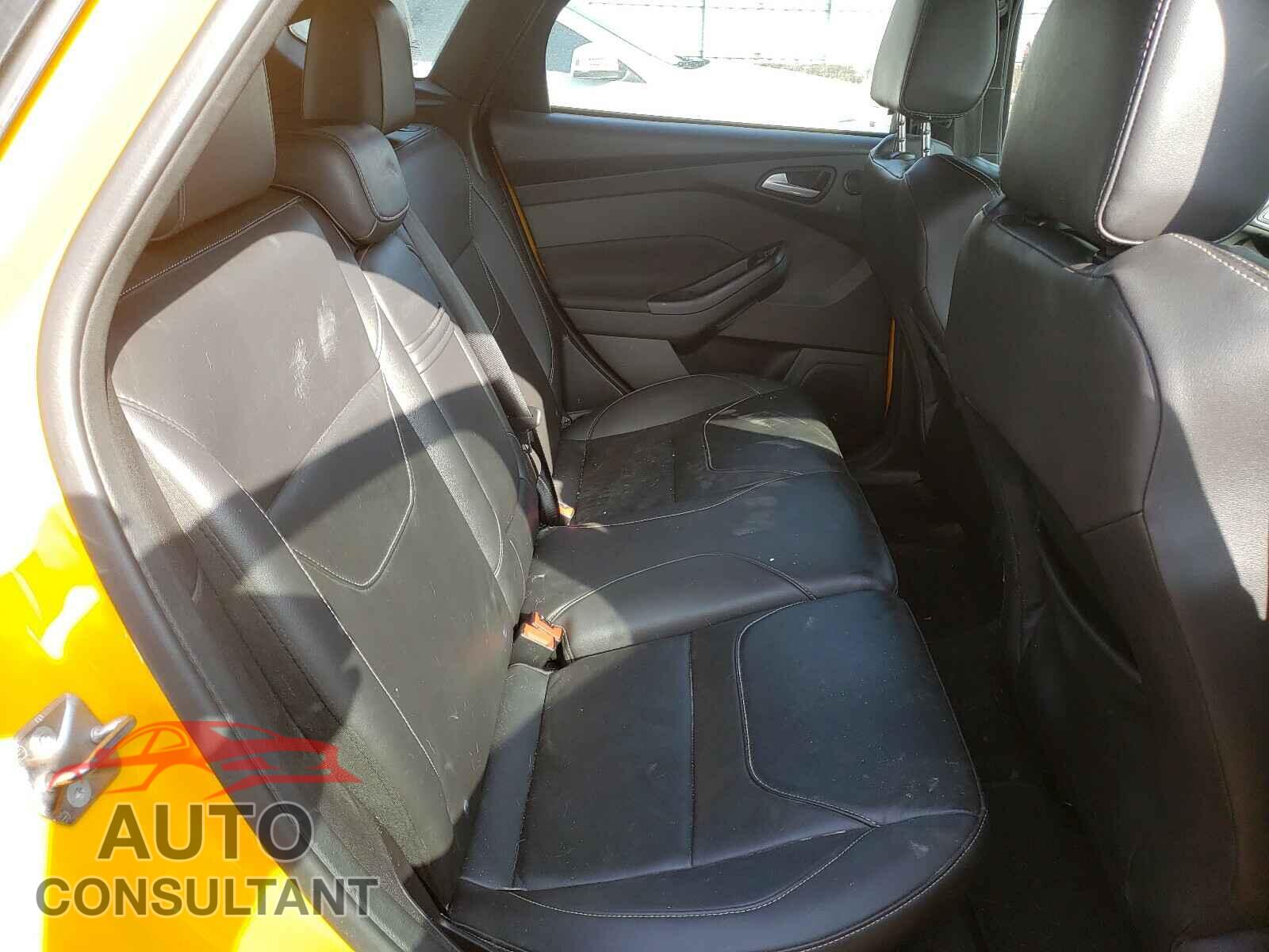FORD FOCUS 2015 - 1FADP3L97FL331387