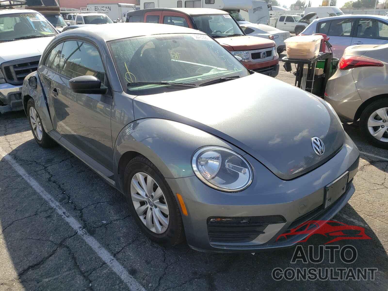 VOLKSWAGEN BEETLE 2018 - 3VWFD7AT2JM709539