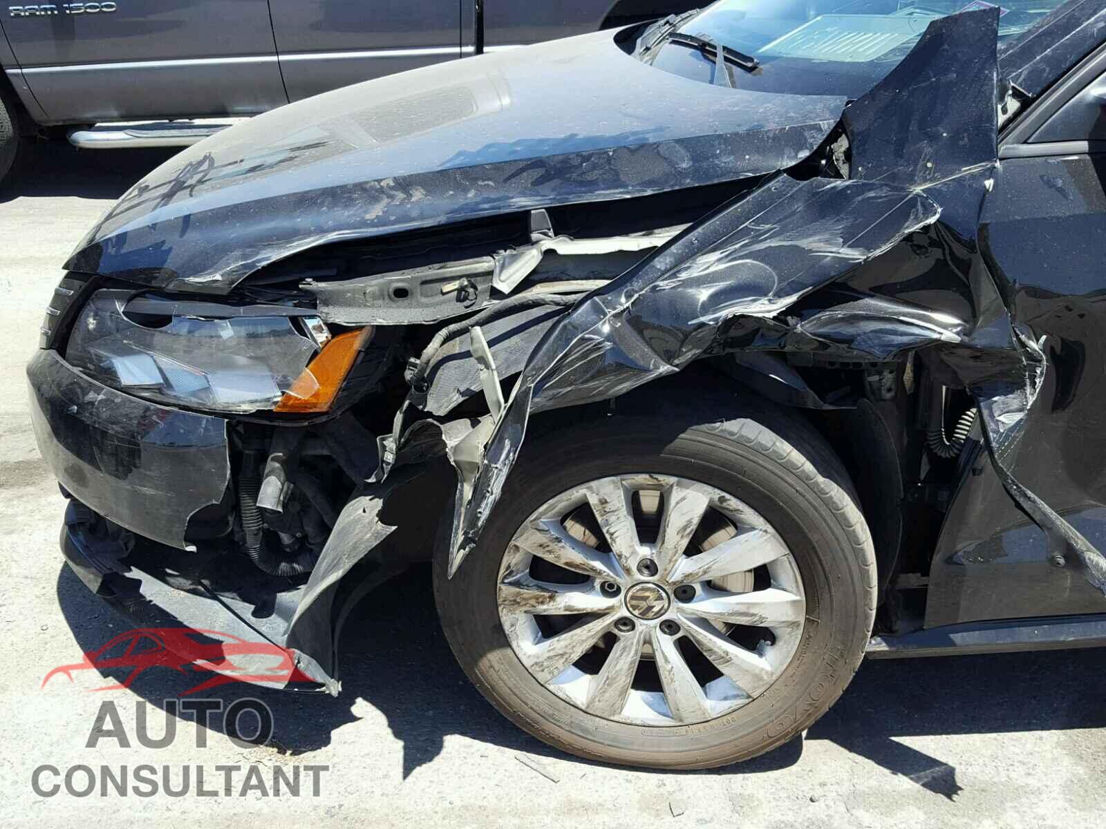 VOLKSWAGEN PASSAT 2015 - 1VWAT7A32FC037083