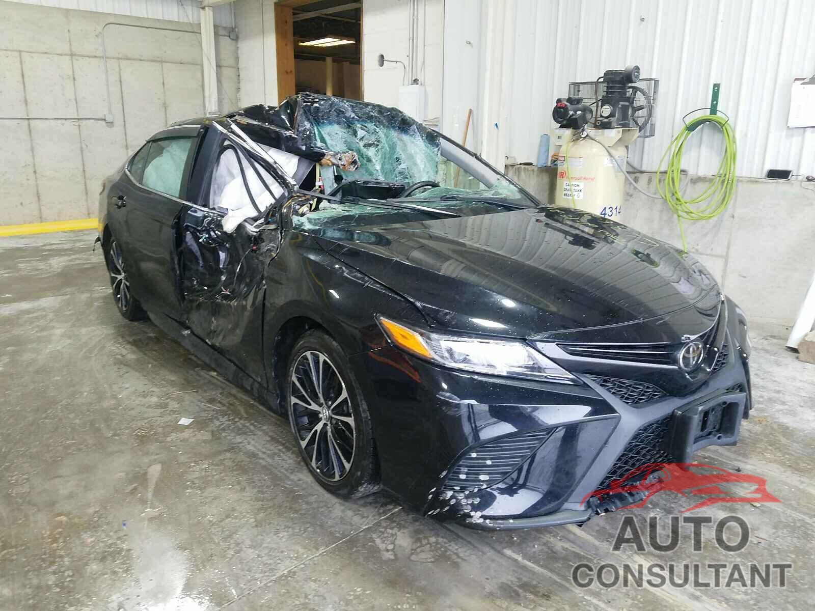 TOYOTA CAMRY 2018 - 4T1B11HK9JU046790
