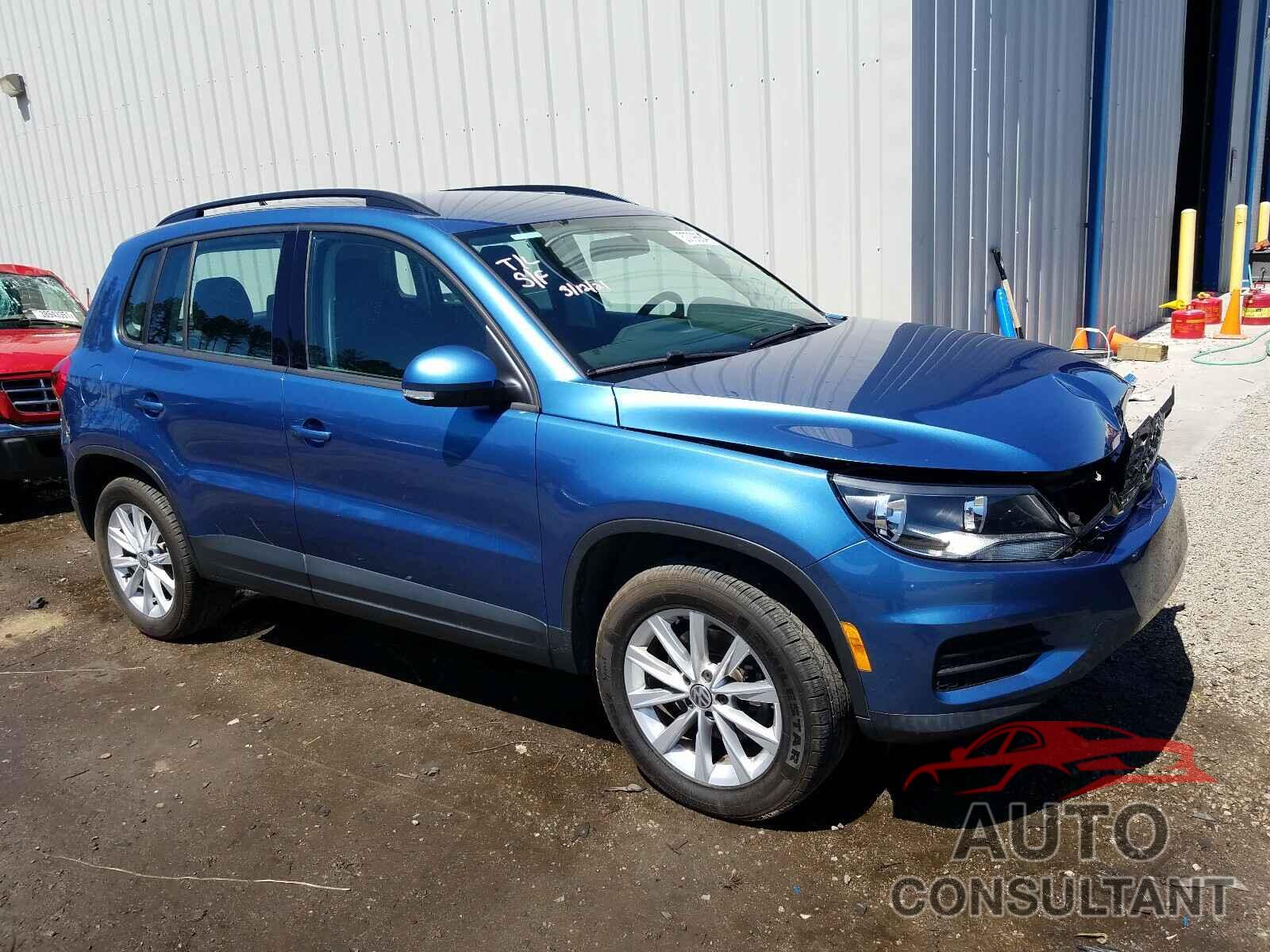 VOLKSWAGEN TIGUAN 2017 - WVGAV7AX9HK050532