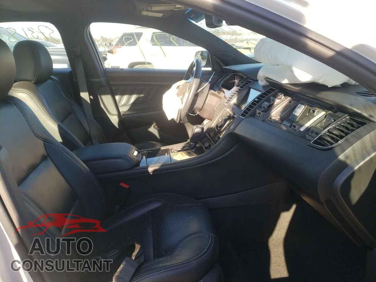 FORD TAURUS 2018 - 1FAHP2F81JG119651