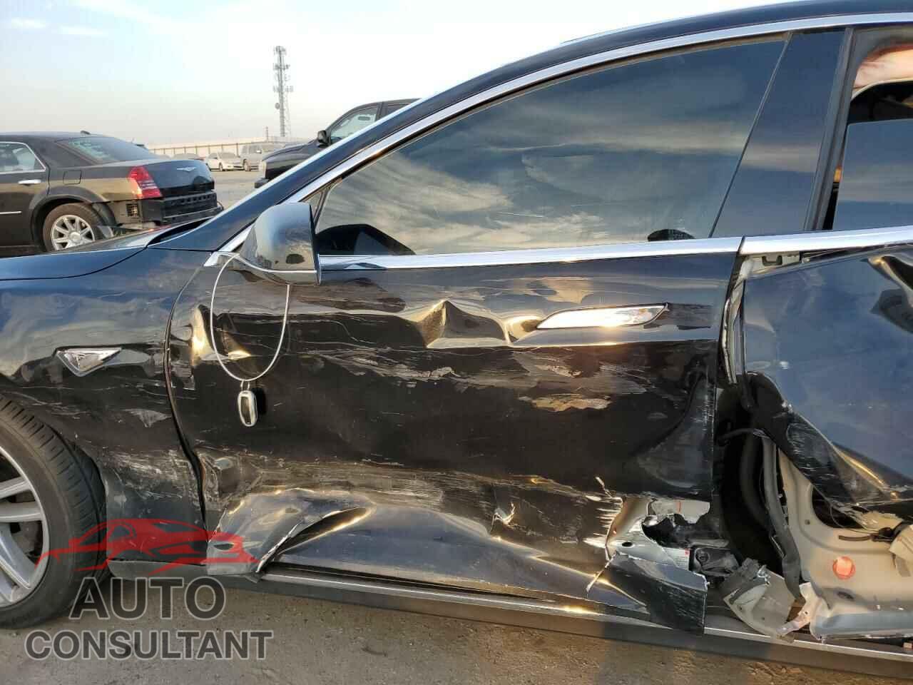 TESLA MODEL S 2015 - 5YJSA1E13FF119099
