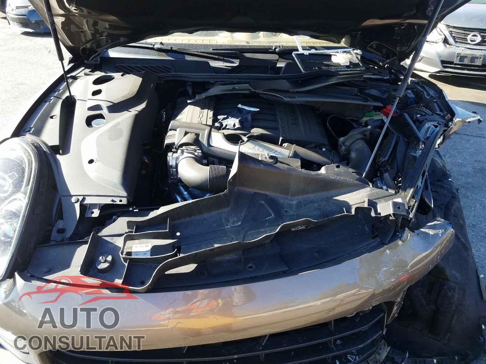 PORSCHE CAYENNE 2016 - WP1AA2A27GKA12575