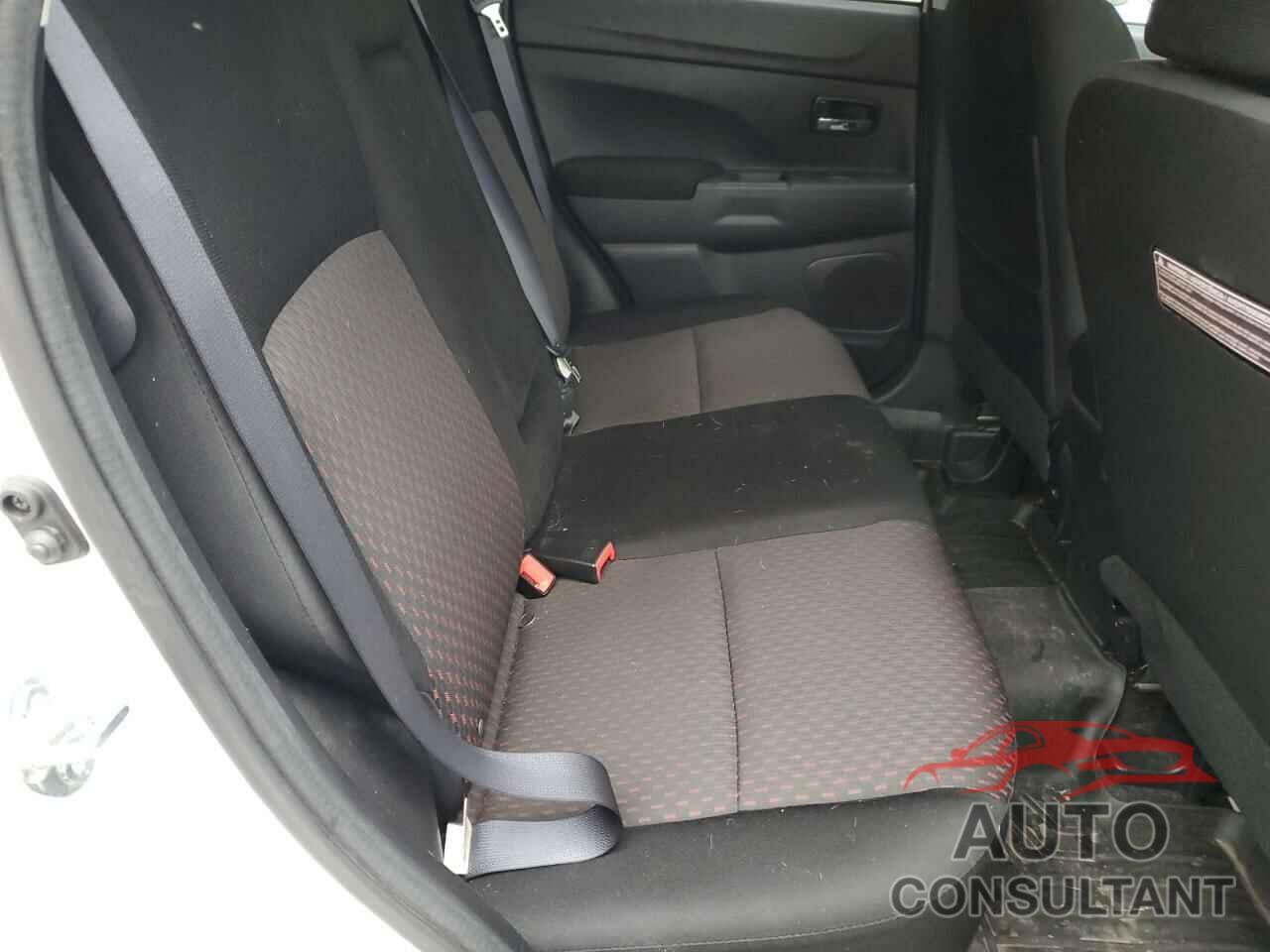 MITSUBISHI OUTLANDER 2018 - JA4AR3AUXJZ026576