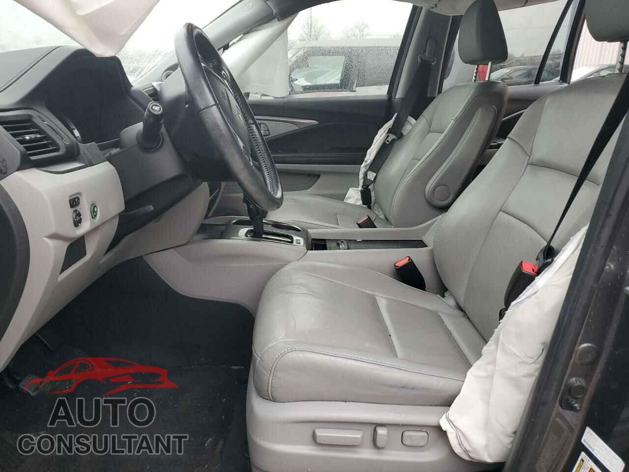HONDA PILOT 2017 - 5FNYF6H54HB065760