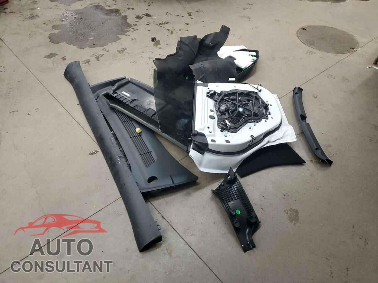 TESLA MODEL Y 2023 - 7SAYGDEE0PF670530