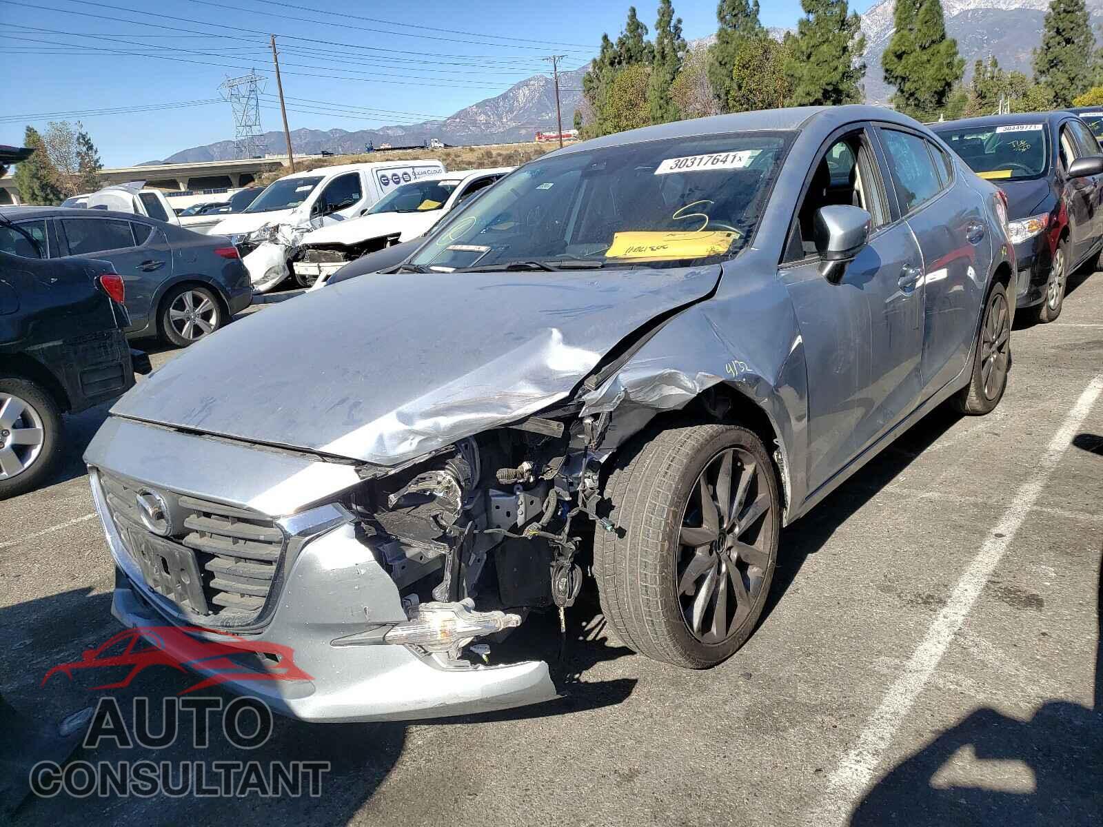 MAZDA 3 2018 - 3MZBN1V34JM199584
