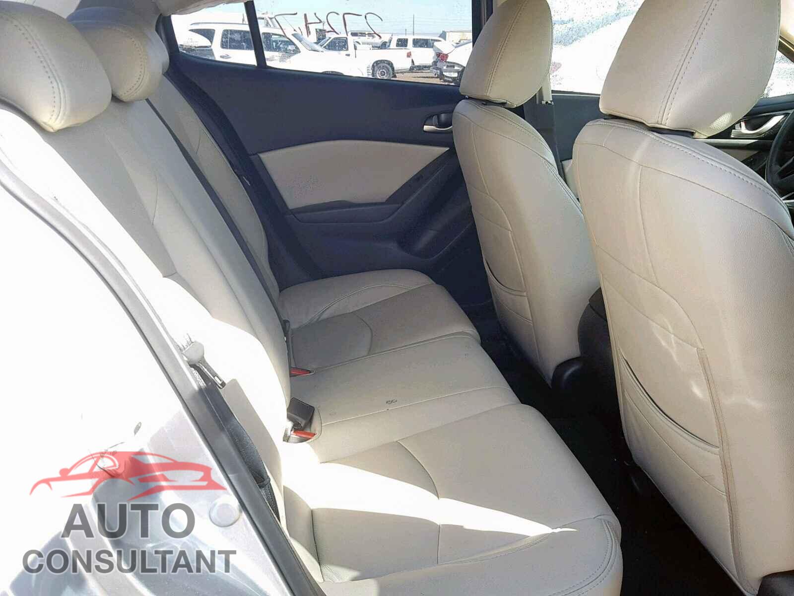 MAZDA 3 2016 - 3VWB67AJ4HM200487