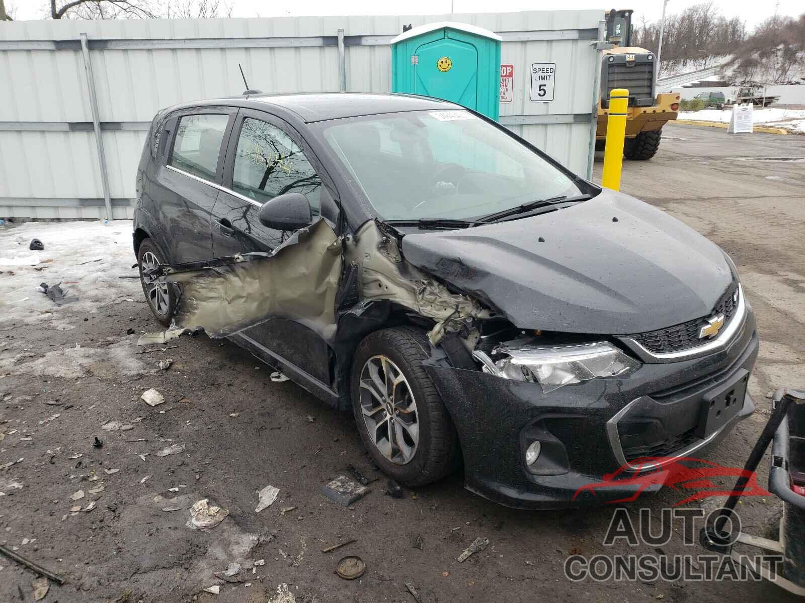 CHEVROLET SONIC 2017 - 1G1JD6SG8H4152112