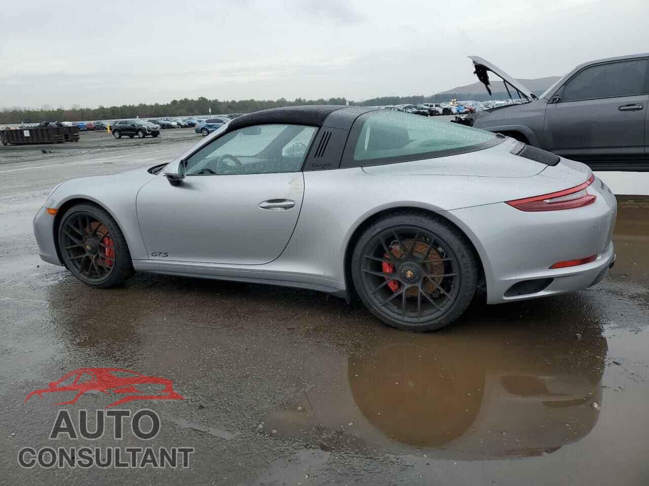 PORSCHE 911 2018 - WP0BB2A99JS135110