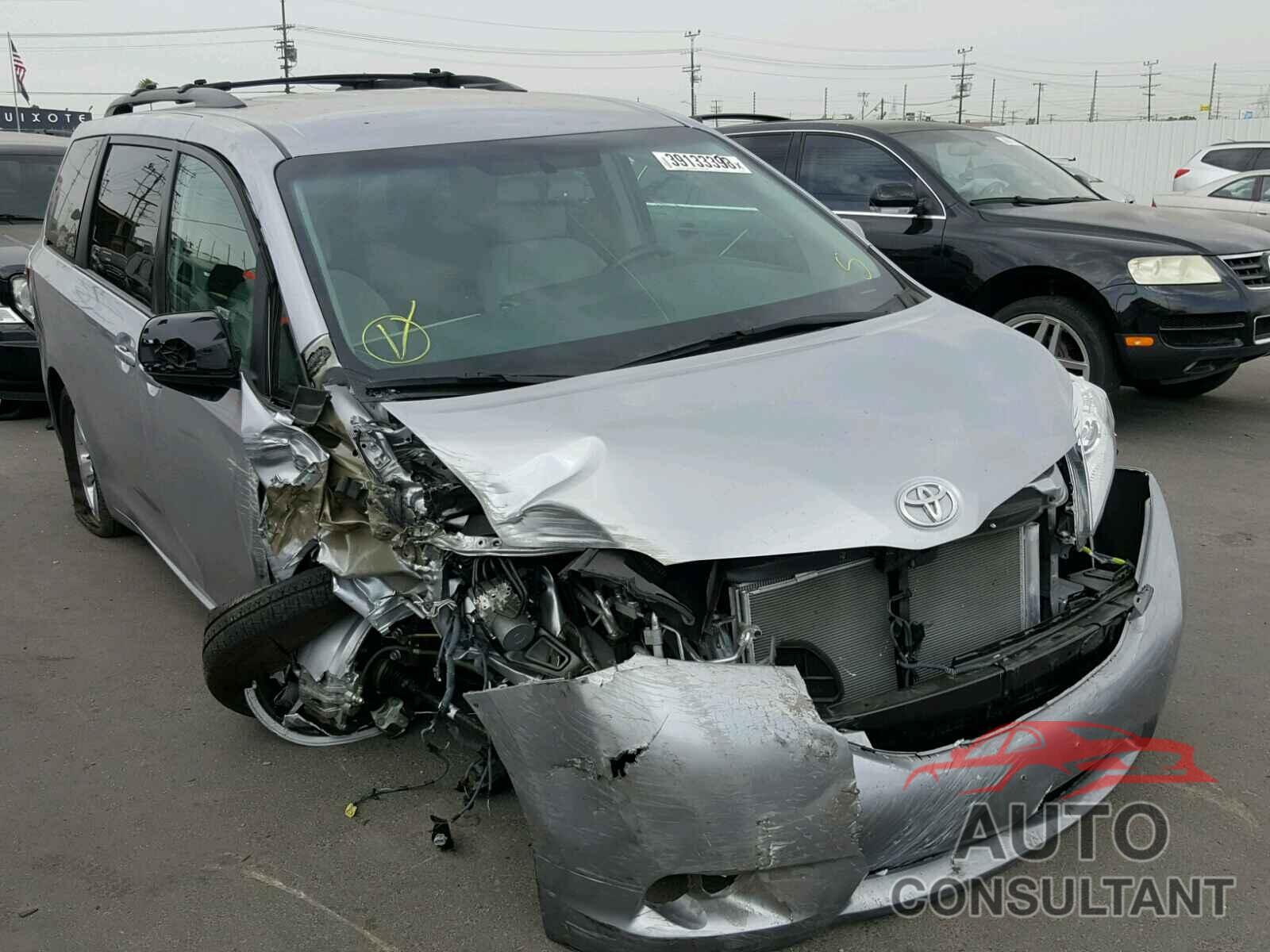 TOYOTA SIENNA LE 2017 - 5TDKZ3DC5HS871568