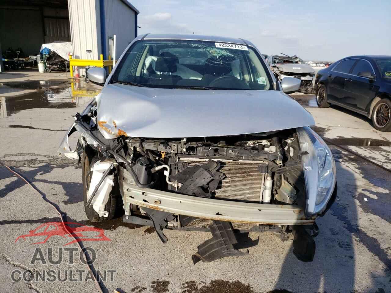 NISSAN VERSA 2018 - 3N1CN7AP1JL867966