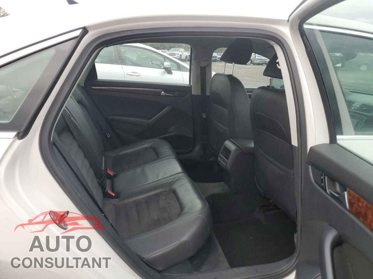 VOLKSWAGEN PASSAT 2012 - 1VWCP7A32CC024892