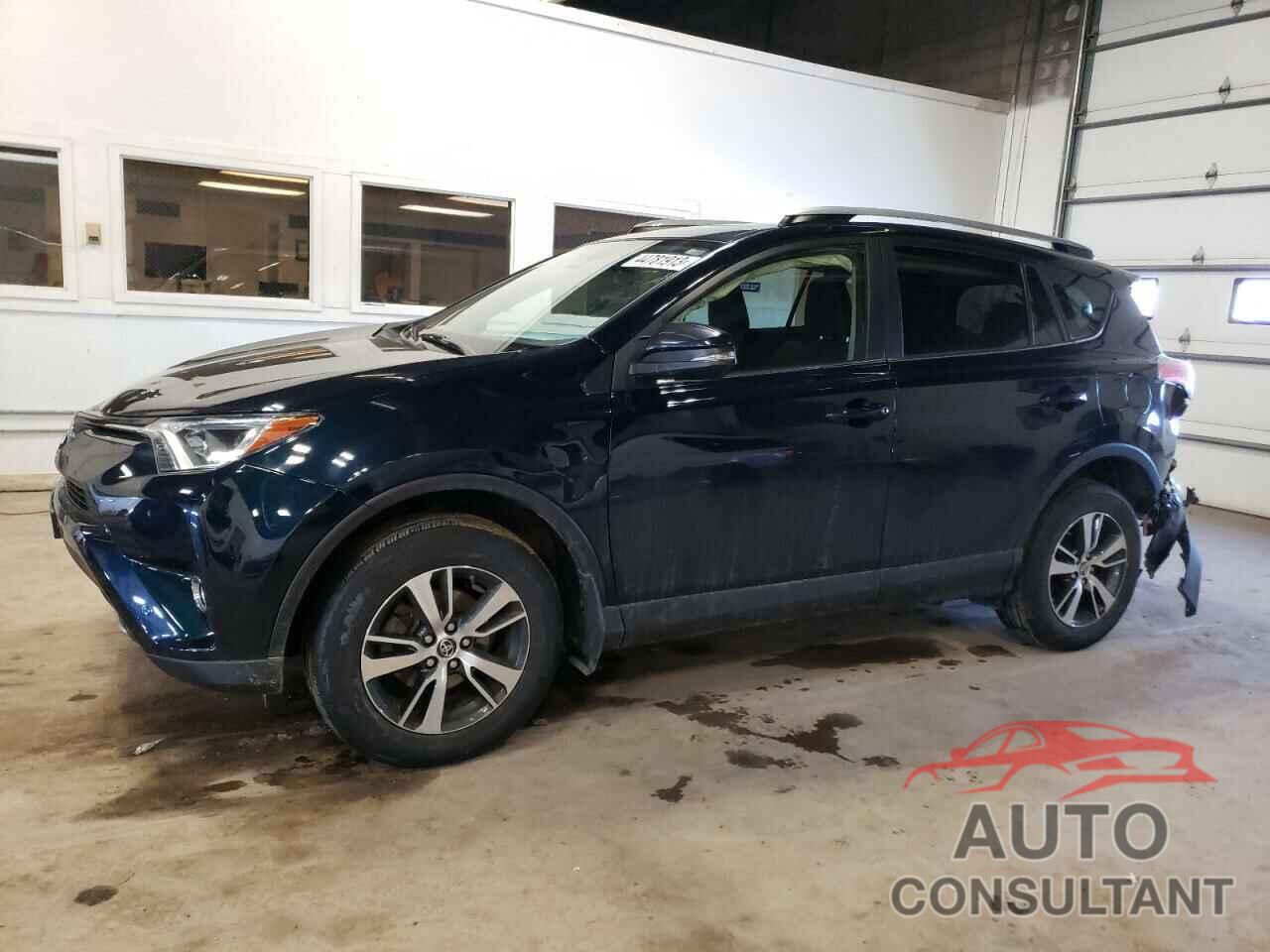 TOYOTA RAV4 2017 - JTMRFREV7HD214373