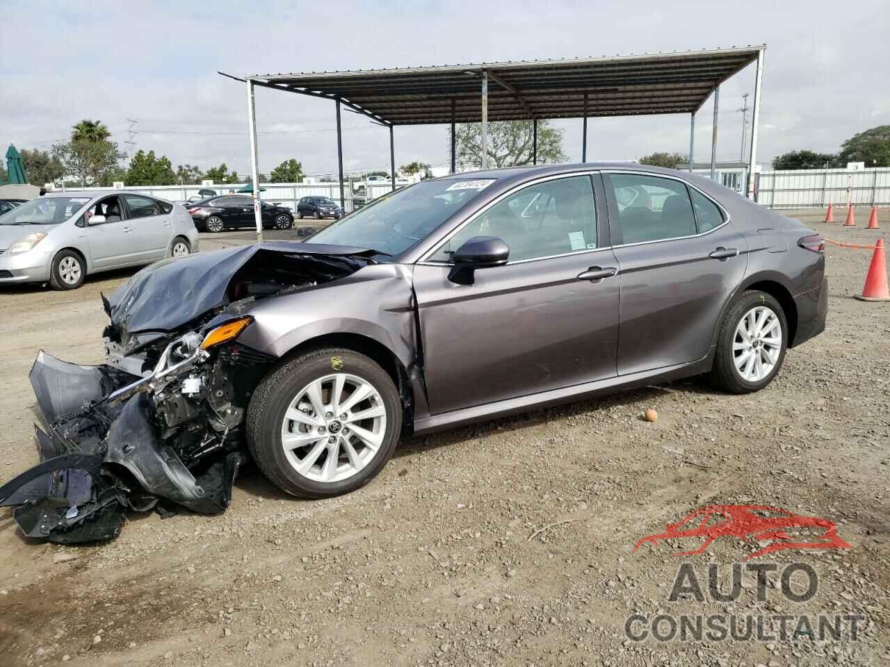 TOYOTA CAMRY 2022 - 4T1C11AK3NU629795