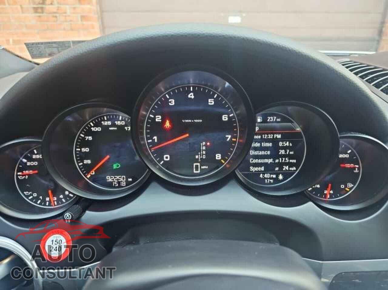 PORSCHE CAYENNE 2017 - WP1AA2A23HKA84570