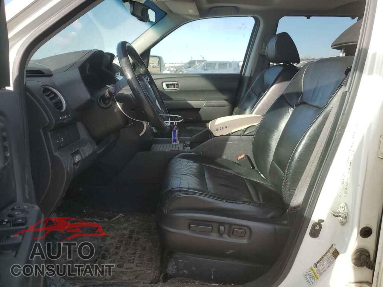 HONDA PILOT 2011 - 5FNYF3H90BB039570