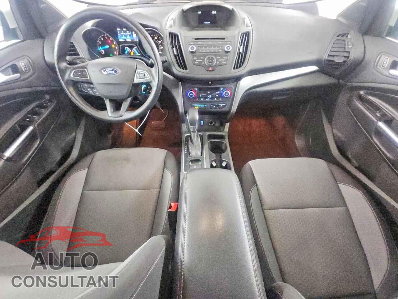 FORD ESCAPE 2018 - 1FMCU0GD7JUB17543
