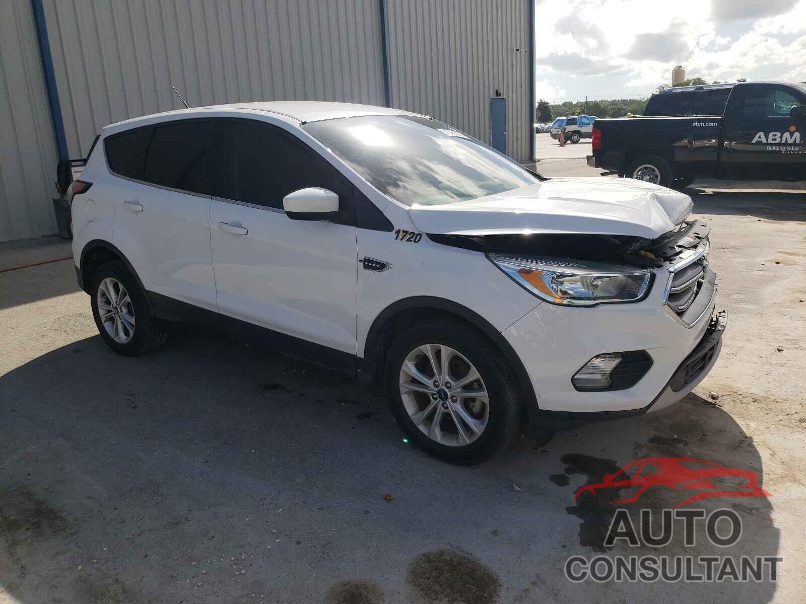 FORD ESCAPE 2017 - 1FMCU0GD8HUC97853