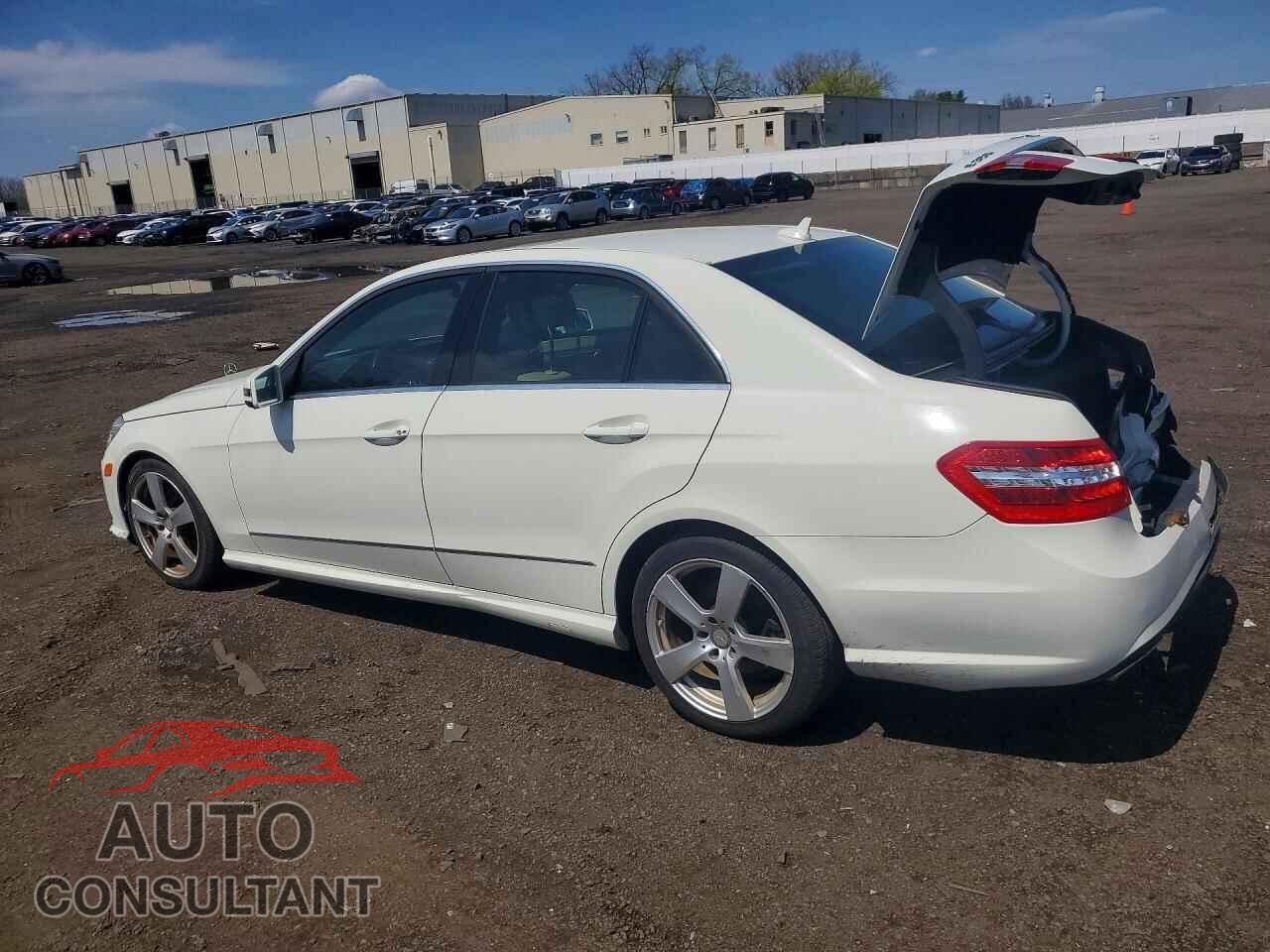 MERCEDES-BENZ E-CLASS 2011 - WDDHF8HB4BA366343