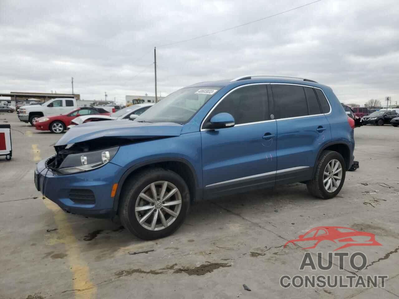 VOLKSWAGEN TIGUAN 2017 - WVGRV7AX0HW501813